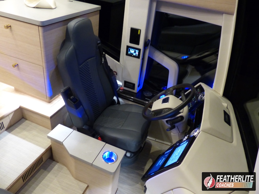 2026 Prevost Featherlite H3-45 For Sale